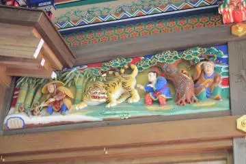 Tales of lore under the eaves (Photo: Nagatoro Tourist Information)