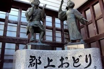 A statue celebrating a 400 year-old tradition (Photo: Kikuo Takada)