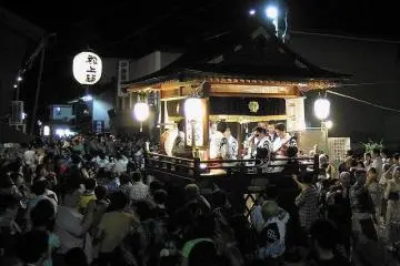 Let the dancing begin (Photo: Kikuo Takada)