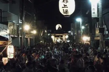 People dance in all corners of the town. (Photo: Kikuo Takada)