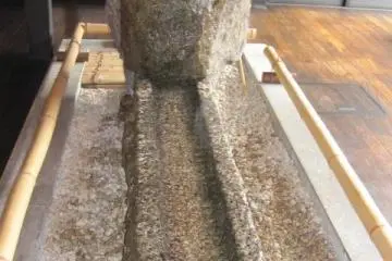 The water of Mt Ena, the heart of Hazama sake, flows. (Photo: Justin W. Dart)