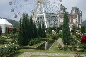 There is even a replica of the&nbsp;Riesenrad, which is a famous ferris wheel in Vienna. (Photo: Youko Tanaka)