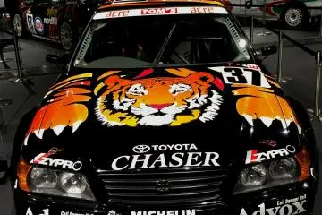 Toyota Chaser 1998. Tiger on the hood only induces thrills (Photo: Olga Kaneda)