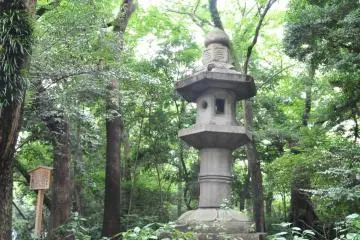 huge lantern lining the approach to the shrine (Photo: Mark Buckton)