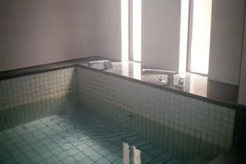 The relaxing public bath at Oakhouse Kamata 260 (Photo: <a href="http://en.japantravel.com/photos/oakhouse-kamata" target="_blank" rel="noreferrer noopener nofollow">Faye Close</a>)