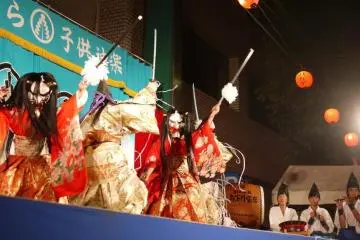 Kids Kagura Performance (Photo: <a href="http://www.gethiroshima.com" target="_blank" rel="noreferrer noopener nofollow">GetHiroshima</a>)