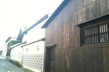 Down a small road around the back of Hazama sake brewery. (Photo: Justin W. Dart)