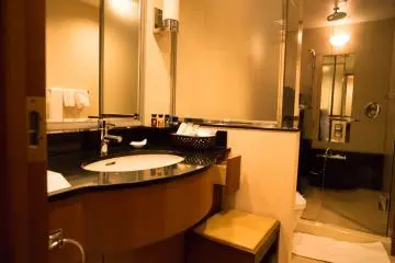 The sink, toilet and bath were all separated, so it felt really spacious. (Photo: Yoshiko Okamoto)
