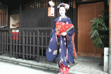 Book ahead for an encounter with a Geisha in Hangesho Fan boutique in Kyoto (Photo: Hangesho Fan Shop / JT)