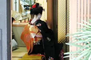 Kyoto Kimonos and hand made fans - a beautiful combination (Photo: <a href="http://www.hangesho.com/eng/index.html" target="_blank" rel="noreferrer noopener nofollow">Hangesho Fan Shop</a> / JT)