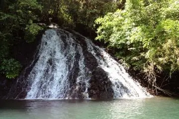 The rainwater soaked mountains makes for small waterfalls. (Photo: Bonson Lam)