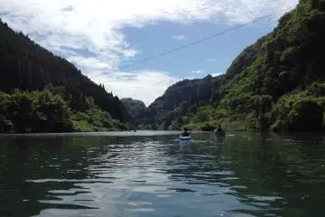 Soyo Gorge is dividing line between Kumamoto and Miyazaki prefecture. From left to right and from front to back, you can see rich green mountains. (Photo: Bonson Lam)
