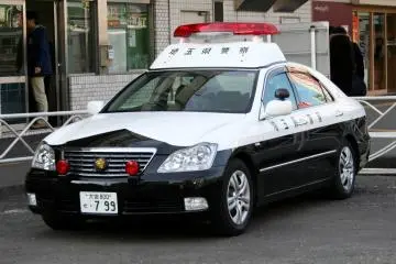 A typical Japanese police car (Photo: <a href="http://en.wikipedia.org/wiki/Emergency_vehicle_lighting#/media/File:Japanese_TOYOTA_CROWN_GRS180_police_car.jpg" target="_blank" rel="noreferrer noopener nofollow">Wikimedia</a>)