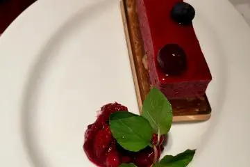 Raspberry cake had a pleasant sour taste (Photo: Olga Kaneda)