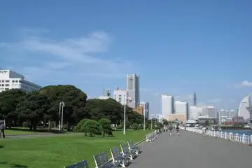 Yamashita Park is a great place to chill out. (Photo: Larry Knipfing / JT)