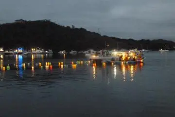 A boat floats lanterns on the lake (Photo: N.Skoulding)