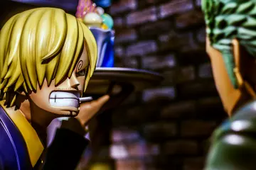 Sanji, always with food in the hand, seems to have some troubles to keep calm while arguing with Zoro... (Photo:  © 尾田栄一郎/集英社・フジテレビ・東映アニメーション / © Eiichiro Oda/Shueisha, Toei Animation / © Amusequest Tokyo Tower LLP)