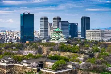 Photo: <a href="https://www.shutterstock.com/ja/image-photo/osaka-japan-castle-springtime-527729896" target="_blank" rel="noreferrer noopener nofollow">Sean Pavone</a> / Shutterstock.com