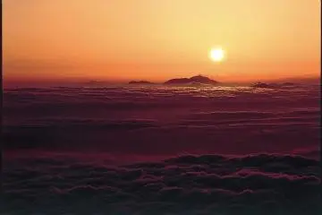 Sunrise as seen from Mt. Norikura (Photo: <a href="http://www.hirayunomori.co.jp" target="_blank" rel="noreferrer noopener nofollow">Hirayu no Mori</a>)