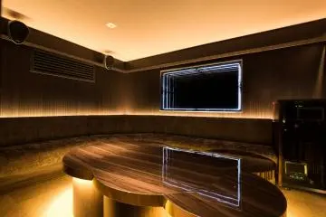 Additional standing area (Photo: <a href="https://ra.co/clubs/106324" target="_blank" rel="noreferrer noopener nofollow">ARC Tokyo</a>)