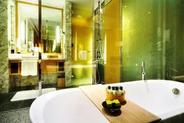 Why not upgrade to their executive room with an exclusive lounge and check in counter (Photo: Hotel Inter-Continental Osaka / JT)