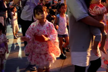 A cute little girl try to dance Hokkai Bon Odori (Photo: Endarastya Sarah)