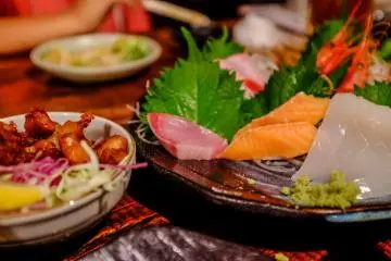 So much to order, you will even find sashimi!&nbsp; (Photo: <a href="http://en.japantravel.com/photos/marukyu-shoten" target="_blank" rel="noreferrer noopener nofollow">Chris Barnes </a>)