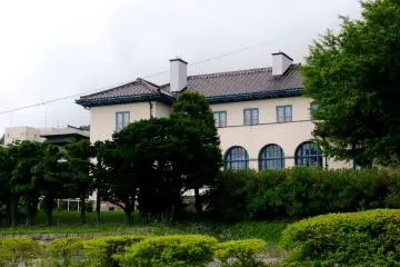 The Old British Consulate looks like a country house (Photo: <a href="https://www.flickr.com/photos/teikan/2633262361/in/photolist-51Gaac-51GboZ-51GatH-jPGr7a-cUMFvu-fQAMqg-fQAKLR-eZuZ9o-YucYe-cUNnrh-cUMHsw-cUMGV1-cUMHXN-cUMGeY-cUNnSq-prsrQq-qmaA97-7fhR5t-pffmJQ-cUNod3-7VrBX9-eyjt2f-eyjsMU-cUNn23-pAzpqb-fPp4Mk-6zUKKC-xo2GYr" target="_blank" rel="noreferrer noopener nofollow">Hideki Yoshida</a>)