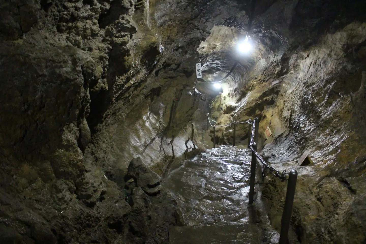 落盤/Cave-In 日本語 Kawakami-mura's Fudokutsu Cave - Nara - Japan Travel