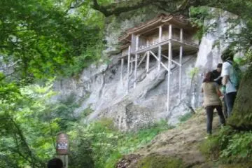 Sanbutsu-ji on Mt. Mitoku