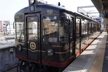 Photo:  丹後くろまつ号 – <a href="https://commons.wikimedia.org/wiki/File:Tango_Kuro-matsu_2015-12-26.jpg" target="_blank" rel="noreferrer noopener nofollow">Kentaro Ohno</a> / <a href="https://creativecommons.org/licenses/by/2.0/" target="_blank" rel="noreferrer noopener nofollow">CC BY 2.0</a>