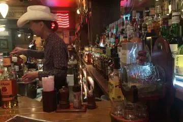 A Big Steak and Some ‘Honky Tonk’