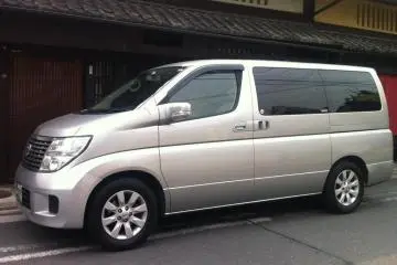 Luxury Limosine Van for Six Passengers (Photo: Mr Doi)