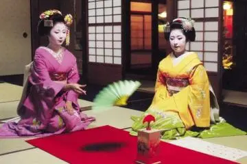 Let Mr Doi take you to a historic fan game with Maiko (Photo: <a href="http://www.hangesho.com/eng/" target="_blank" rel="noreferrer noopener nofollow">Hangesho Fan Shop</a>)