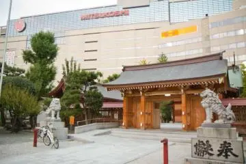 Kego Shrine provides a peaceful island in bustling Tenjin (Photo: Tristan Scholze)