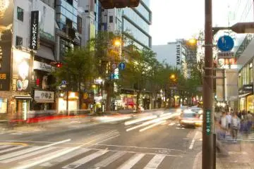 Tree-lined Kokutai-doro, on the southern side of Tenjin, has shopping, cafes, and restaurants (Photo: Tristan Scholze)