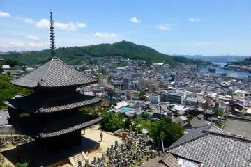 Use the Hiroshima Free Wi-Fi service in the beautiful town of Onomichi. (Photo: <a href="http://en.japantravel.com/hiroshima/onomichi-s-temple-trails/5346" target="_blank" rel="noreferrer noopener nofollow">Chantelle Silva</a>)