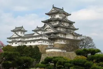 Himeji Castle (Photo:  Château de Himeji02.jpg – <a href="http://en.wikipedia.org/wiki/File:Ch%C3%A2teau_de_Himeji02.jpg" target="_blank" rel="noreferrer noopener nofollow">Bernard Gagnon</a> / <a href="https://creativecommons.org/licenses/by-sa/3.0/deed.en" target="_blank" rel="noreferrer noopener nofollow">CC BY-SA 3.0</a>)