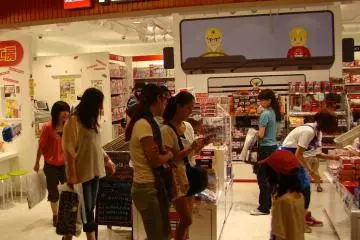 Tomica shop (Photo: Richard Ashley)