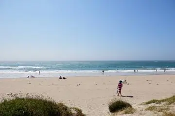 Photo:  Onjuku Chuo Beach – <a href="https://www.flickr.com/photos/126057645@N04/14846913211/in/photolist-oBYj3g-BU8TS-wGPwAj-9MMB9Z-aw6cnJ-fpDiD6-b8TZTn-q7b2Zy-seiijK-egdPP3-7PXUqE-6kL8k7-9yPCAz-7ZaqPP-exFFoW-hvTvUu-oLfmAx-cBRbWN-mTg2gB-BD1XAC-DyTJjF-fwQYzQ-BTe4p-eMd2De-7VCMf4-nyirYa-5iEdXk-zRKofS-ehXvhD-zU3uBL-uPdPpj-gxN9b4-gvpRxc-gvq2Ho-gi17Yo-sstxHr-sqbrg5-mPQmct-644WUW-mYur3t-btMvpM-neNYj4-boDBca-6XqDgf-mG2swF-4C33q9-buWyQp-zhr6R4-Mwhs3J-MYtWZf" target="_blank" rel="noreferrer noopener nofollow">Izu navi</a> / <a href="https://creativecommons.org/licenses/by/2.0/" target="_blank" rel="noreferrer noopener nofollow">CC BY 2.0</a>
