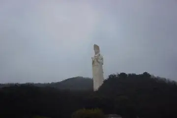 The statue is so tall it dominates the scenery for miles around.  Even in the rain we can see it from miles away. (Photo: Bret de Colebi)