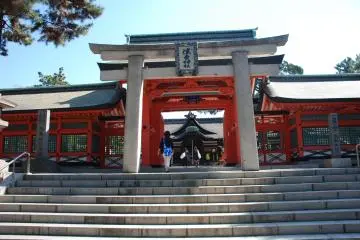 Entrance of Sumiyoshi-taisha shrine. (Photo: Guillaume Dore)