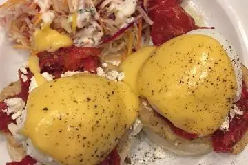 The Greek Benedict (Photo: <a href="https://www.instagram.com/venus.dreaming/" target="_blank" rel="noreferrer noopener nofollow">K.A.</a>)