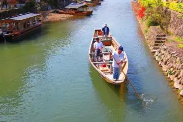 Visitors can take a leisure boat tour down the Hozu River.  (Photo: YX Koh)