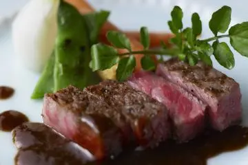 Tajima beef, similar to Kobe beef, the local specialty of the Tajima area (Photo: Nishimuraya Honkan)