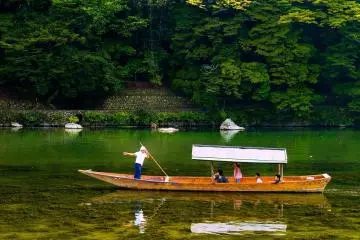 Fancy hiring your own boat for a story telling tour with papa san? (Photo:  Scenes along the Hozu-Gawa between Kameoka and Arashiyama – <a href="https://www.flickr.com/photos/mdesisto/2857720882/" target="_blank" rel="noreferrer noopener nofollow">Mike Desisto </a> / <a href="https://creativecommons.org/licenses/by-nc/2.0/" target="_blank" rel="noreferrer noopener nofollow">CC BY-NC 2.0</a>)