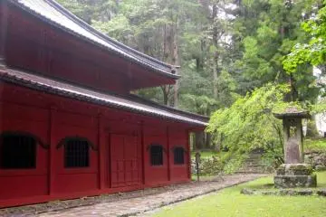 Kaizan-do, where Priest Shodo was cremated at the age of 83, stands in front of the tomb with its sweeping red roof. The building was built specifically for Priest Shodo’s cremation. (Photo: Katie Leary)