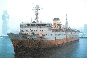 The Hakkoda Maru before restoration work. (Photo: <a href="http://ja.wikipedia.org/wiki/%E3%83%95%E3%82%A1%E3%82%A4%E3%83%AB:JR_hokkaidou_hakkoudamaru.jpg" target="_blank" rel="noreferrer noopener nofollow">wikipedia creative commons</a>)