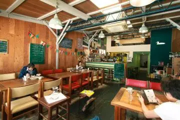 Kamogawa Café