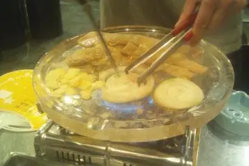 The grill is tilted so the grease runs off into a little trough (Photo: Vika)